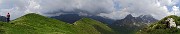 59 Panoramica in cresta tra Monti Vindiolo (a dx) e Vetro (a sx)